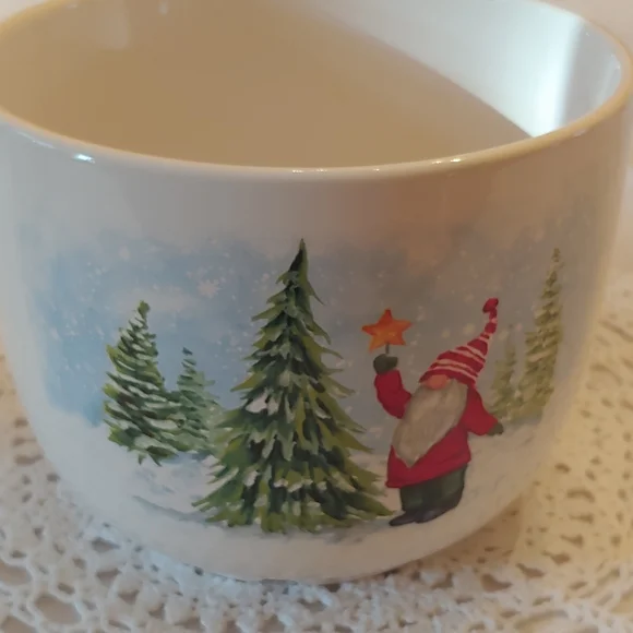 Holiday Gnome Bowls - Picture 6 of 17